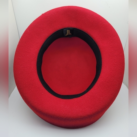 Cherry Red elegant 100% wool hat with decorative felt - Picture 4 of 5